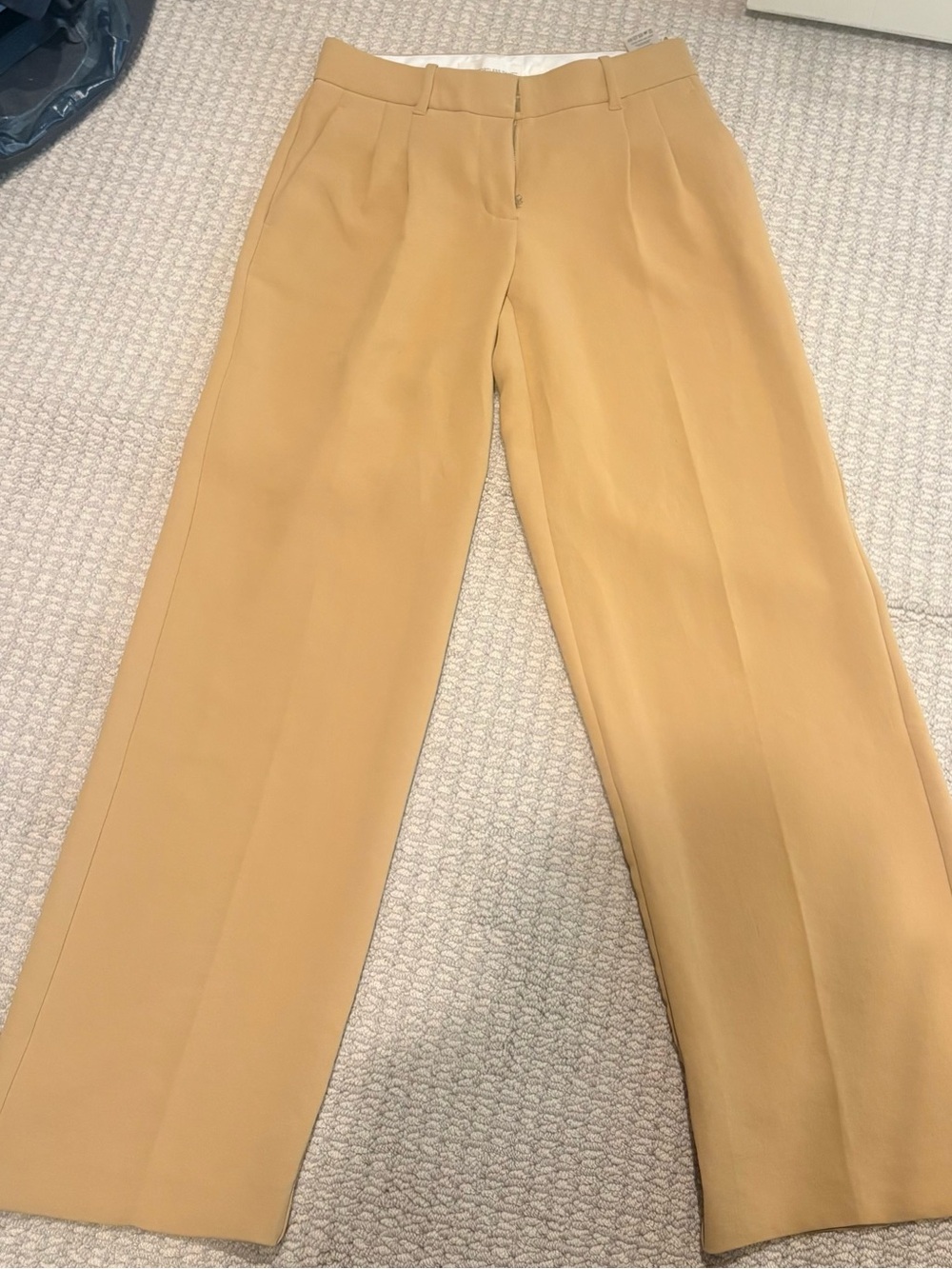 Aritzia Wilfred Low Rise Effortless Pants in Camel/Tan